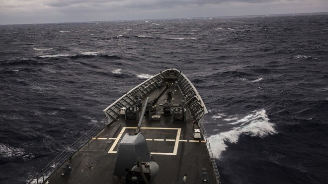Tên hành trình tên lửa dẫn đường USS Chancellorsville trên eo biển Luzon ảnh: New York Times 