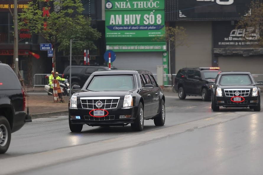 Hai chiếc xe tổng thống tới Hà Nội lần này có biển số giống nhau.