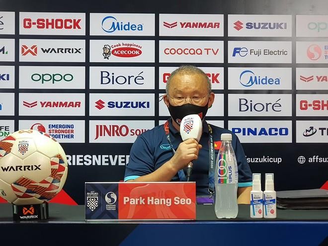 HLV Park Hang-seo khen học trò, muốn thắng 'đàn em' Shin Tae Yong ở trận gặp Indonesia