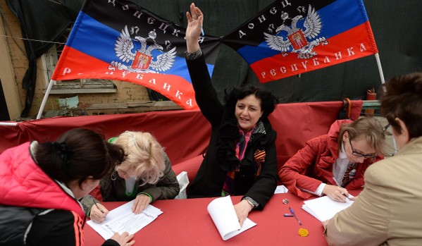 Hai tỉnh miền Đông tuyên bố độc lập, Donetsk xin gia nhập Nga