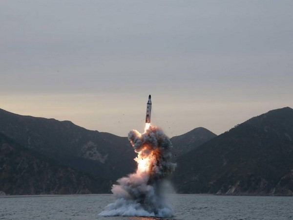 Một vụ phóng tên lửa của Triều Tiên. Ảnh: Kyodo
