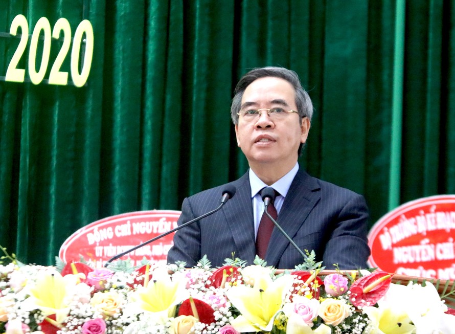 Đồng chí Nguyễn Văn Bình phát biểu tại Đại hội đại biểu Đảng bộ tỉnh Kon Tum