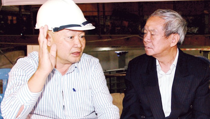Ông Nguyễn Tăng Cường (trái) hội đàm cùng ông Thái Phụng Nê, Phái viên của Thủ tướng Nguyễn Tấn Dũng. Ảnh: Minh Đức.