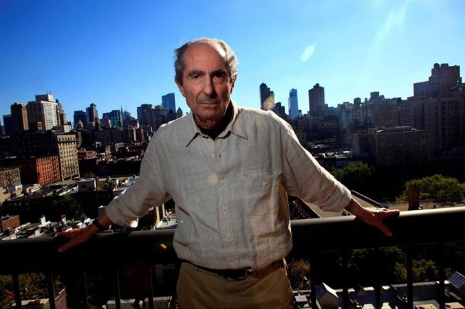 Nhà văn nổi tiếng người Mỹ Philip Roth qua đời ở tuổi 85.