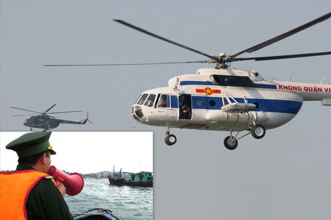 Bộ đội Biên phòng Quảng Ninh kêu gọi tàu thuyền vào bờ tránh bão số 4 (ảnh nhỏ) và trực thăng của Trung đoàn 916, Sư đoàn Không quân 371 sẵn sàng cất cánh đi cứu hộ cứu nạn. Ảnh: NGUYỄN MINH - CTV.
