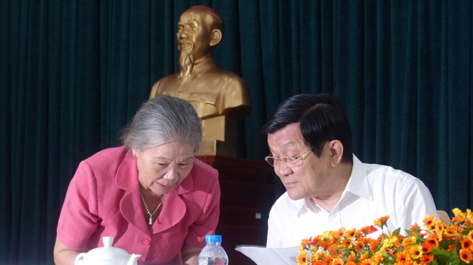 Cử tri quận 1, TPHCM trình bày bức xúc với Chủ tịch nước Trương Tấn Sang và Tổ Đại biểu Quốc hội.