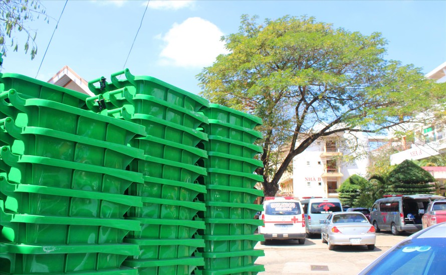 280 thùng rác không dùng được bị bệnh viện tỉnh trả lại cho Sở Y tế 