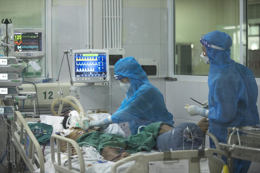 Bệnh nhân nặng được điều trị tại Bệnh viện Bệnh Nhiệt đới T.ƯẢnh: Thái Hà