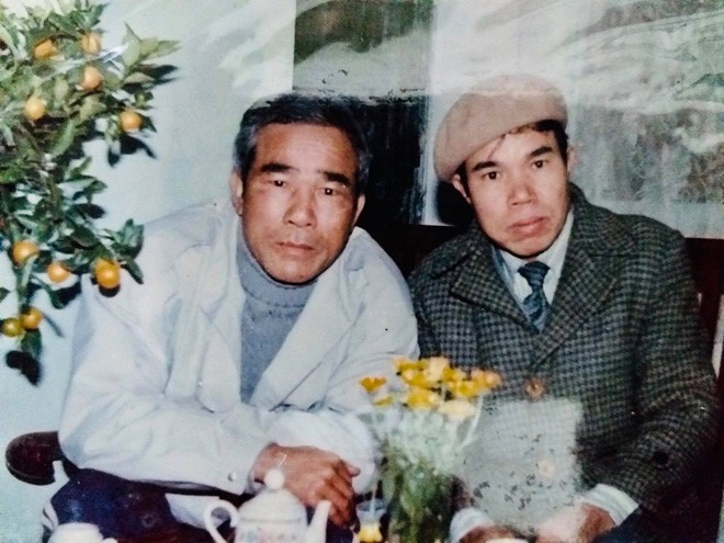 Nhà thơ Võ Văn Trực (trái) và nhà văn Ma Văn Kháng 