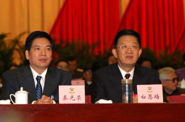Tần Quang Vinh (trái) và Bạch Ân Bồi 