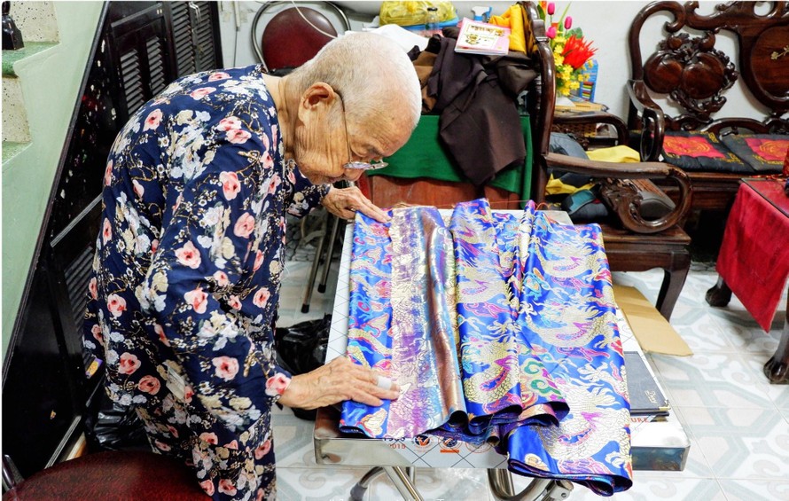 Di nguyện của cụ bà 100 tuổi từng may gối trái dựa cho vua Bảo Đại
