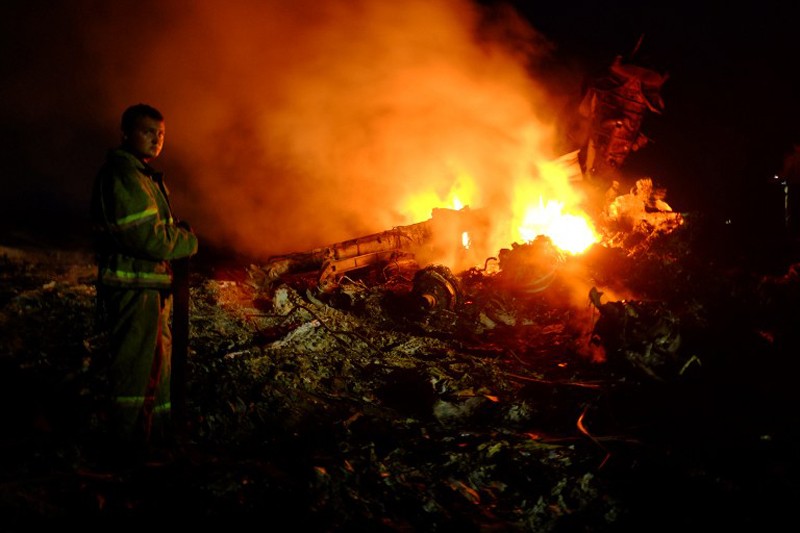 Hiện trường máy bay MH17 của Malaysia bị bắn rơi. Ảnh: AFP