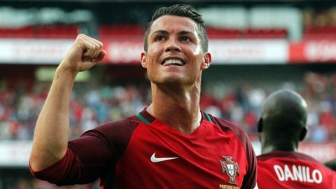 Bồ Đào Nha vô địch, siêu cò tâng bốc Ronaldo 'lên mây'
