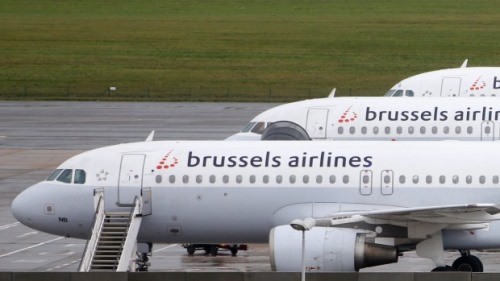 Chuyến bay đã bị hoãn hơn 2 giờ đồng hồ để giải quyết vụ gây rối của 41 hành khách. Ảnh: Francois Lenoir.