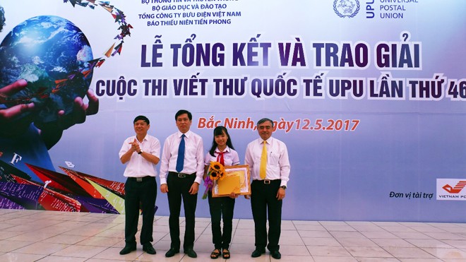 Em Nguyễn Đỗ Huyền Vi nhận giải nhất quốc gia cuộc thi viết thư quốc tế UPU lần thứ 46.