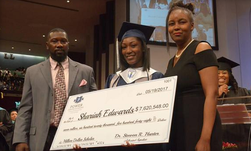 Shariah Edwards nhận học bổng với tổng trị giá lên tới 7,62 triệu USD.