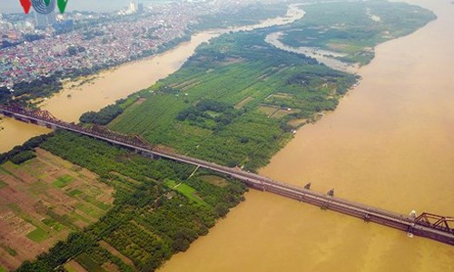 Khu vực cầu Long Biên, nơi có cáp treo đi qua như đề xuất.