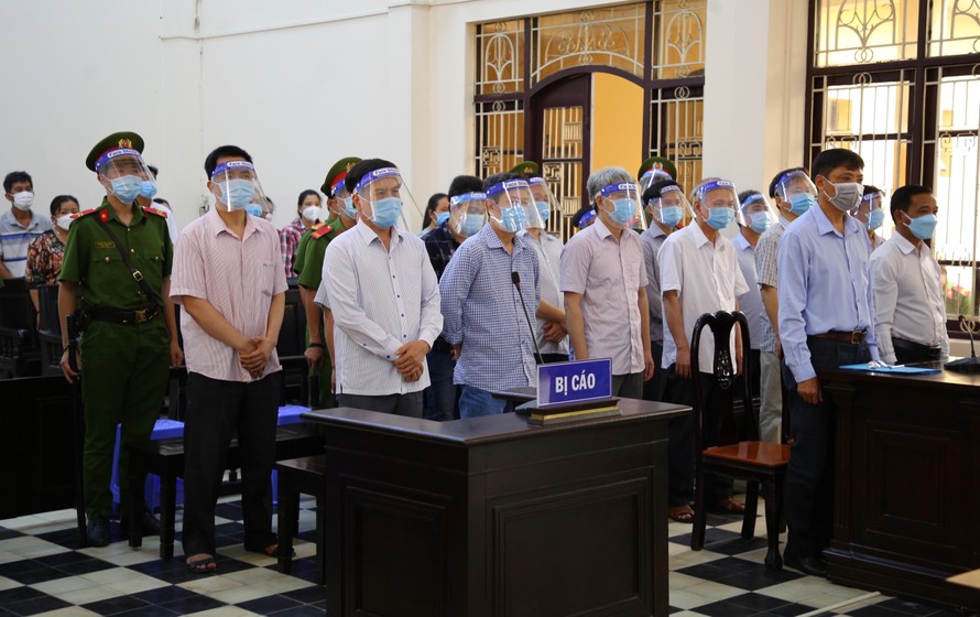 Hoãn phiên xét xử cựu Chủ tịch TP Trà Vinh vì luật sư nhiễm SARS-CoV-2