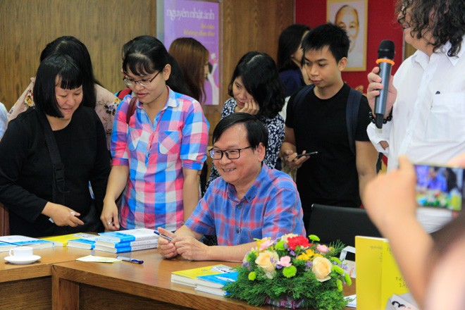 Nhà văn Nguyễn Nhật Ánh trong buổi họp báo ra mắt sách mới 