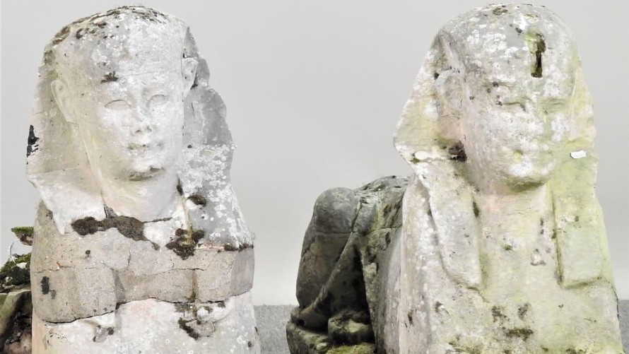 Bất ngờ phát hiện cặp tượng trang trí trong vườn nhà là di vật Ai Cập cổ đại