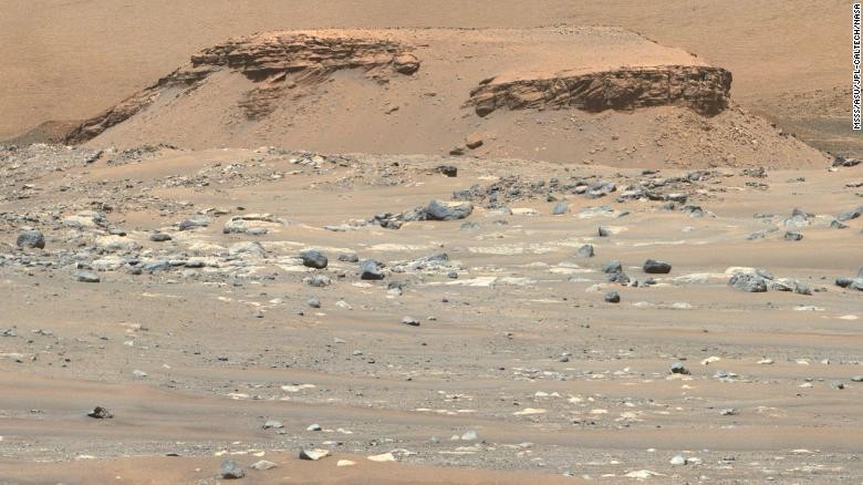 Tàu thám hiểm Perseverance đã thu thập được các mẫu đá trên sao Hỏa và phát hiện ra rằng đó là đá được hình thành từ dung nham núi lửa.