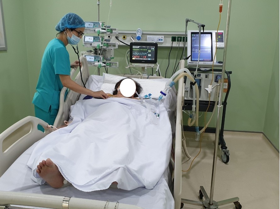 Bệnh nhân sau sốc nhiệt đang được điều trị tích cực tại Bệnh viện TW Quân đội 108