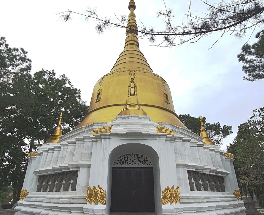 Bảo tháp mang phong cách Miến Điện của chùa Thiền Lâm