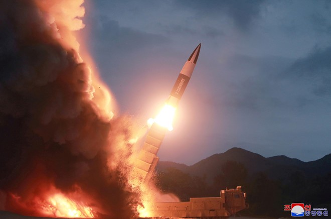 Hình ảnh Triều Tiên thử vũ khí mới do KCNA công bố ngày 11/8. Ảnh: Reuters