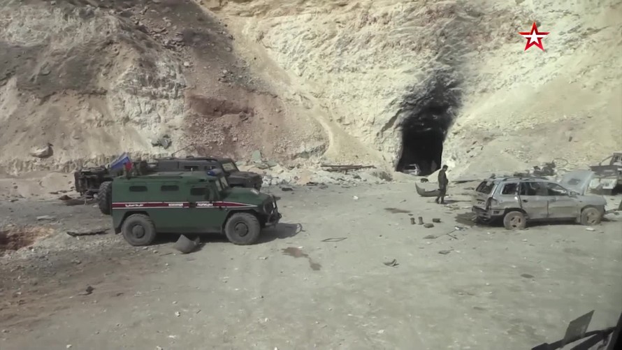 Đột kích trụ sở ngầm ẩn sâu dưới lòng đất của phiến quân Syria
