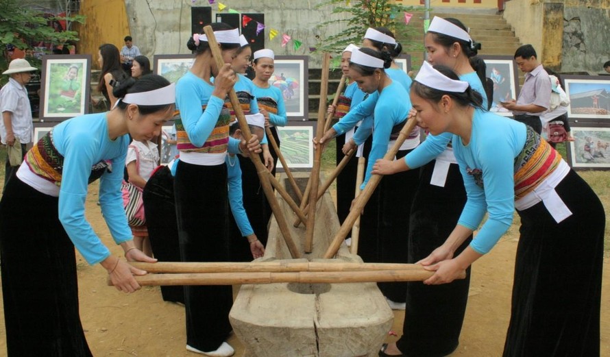 Múa Keeng Loóng - nét văn hóa đặc trưng của dân tộc Thái huyện Mai Châu. Ảnh: Báo Hòa Bình