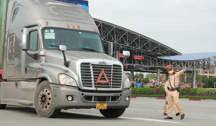 Bùi Đức Minh, Bí thư chi đoàn Đội Cảnh sát giao thông số 14 hướng dẫn phương tiện giao thông vào Thủ đô Hà Nội
