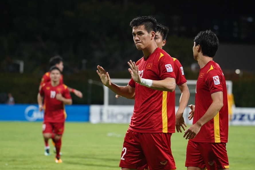 Tiến Linh lọt top 5 cầu thủ xuất sắc nhất lượt cuối vòng bảng AFF Cup 2020 