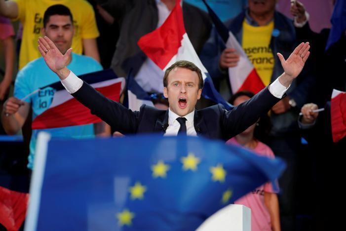 Ông Emmanuel Macron trong buổi vận động tranh cử tại Albi (Pháp) hôm 4/5. Ảnh: Reuters