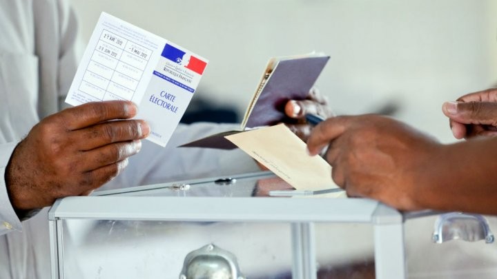Cử tri bỏ phiếu ở vùng lãnh thổ Guiana (Nam Mỹ) thuộc Pháp. Ảnh: AFP