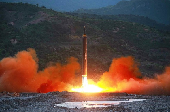 Tên lửa Hwasong-12 được Triều Tiên phóng hồi cuối tuần trước. Ảnh: Yonhap