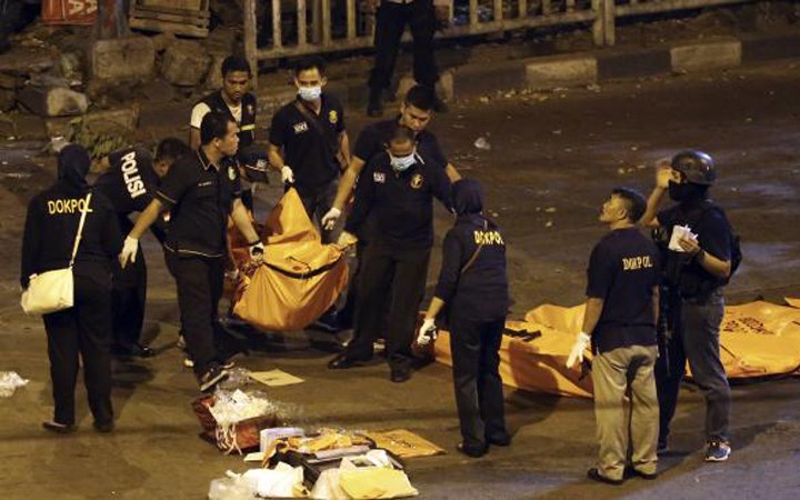 Hiện trường vụ đánh bom hôm 24/5 tại Jakarta. Ảnh: AP