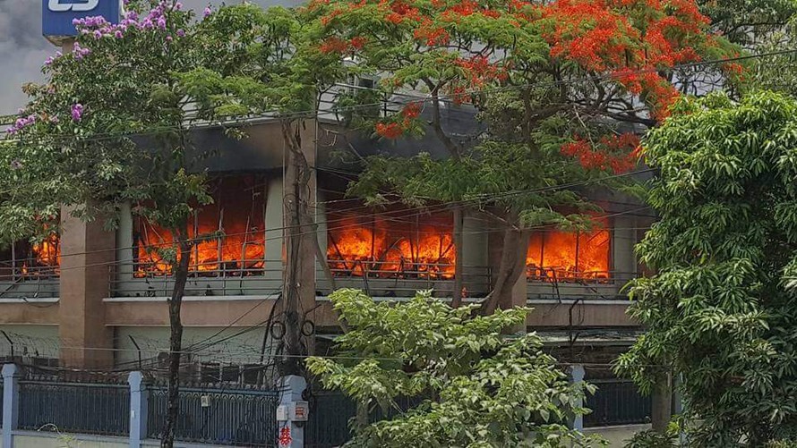 Cháy khu văn phòng công ty liên doanh nghi do chập điện