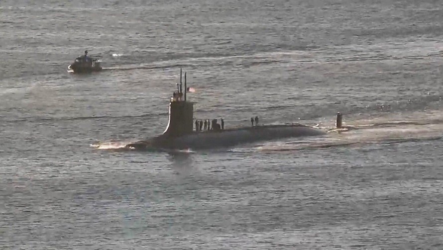 Tàu ngầm USS Connecticut cập cảng San Diego ngày 12/12. Ảnh: Twitter