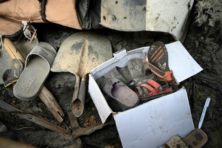 Các vật dụng thuộc về 10 nạn nhân thiệt mạng sau cuộc tấn công bằng máy bay không người lái của Mỹ ở Kabul vào ngày 29/8. Ảnh: AFP.