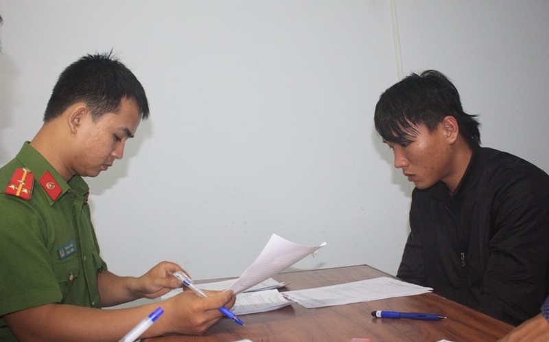 Công an lấy lời khai của Hồ Minh Thông tại cơ quan điều tra