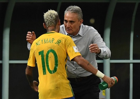 Neymar cán mốc 50 bàn cho ĐT Brazil.