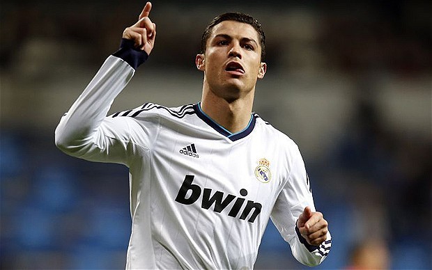 Ronaldo lập kỳ tích hat-trick ở Champions League.