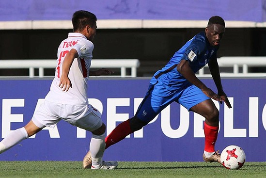 U20 Pháp tỏ ra quá mạnh so với các cầu thủ Việt Nam. Ảnh: Bongdaplus.