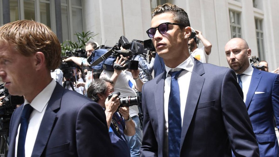 Cristiano Ronaldo đối mặt án tù 5 năm.