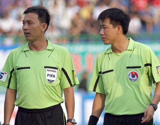 Ông Võ Minh Trí (trái) thừa kinh nghiệm điều hành giới trọng tài.