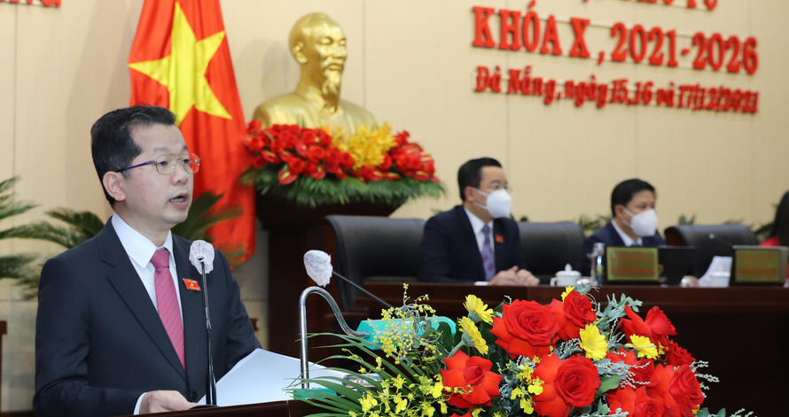 Ông Nguyễn Văn Quảng, Bí thư Thành uỷ Đà Nẵng phát biểu tại kỳ họp. 