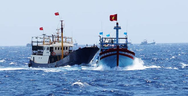 Tàu Trung Quốc nhiều lần xua đuổi tàu cá của ngư dân Việt Nam khi đánh bắt trên ngư trường truyền thống