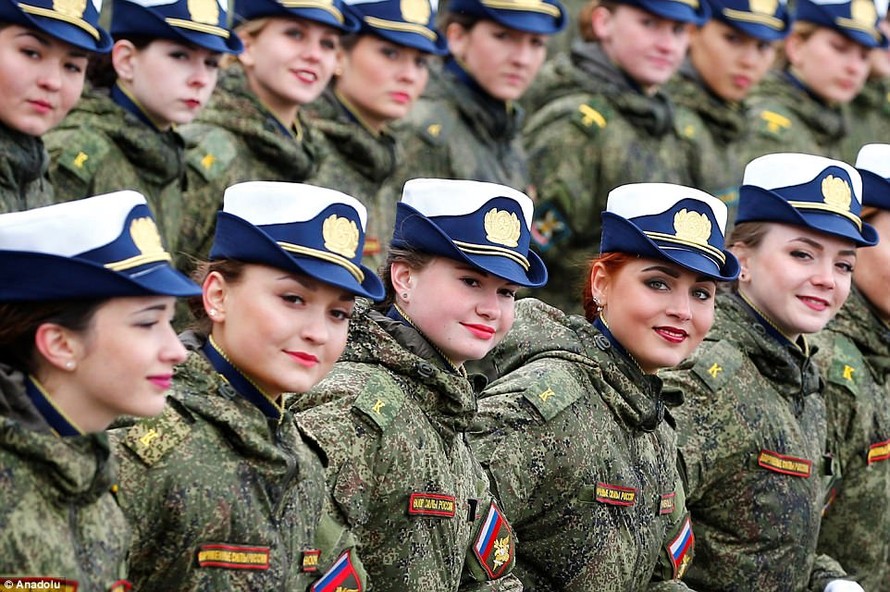 Nữ binh Nga rạng rỡ trong lễ duyệt binh