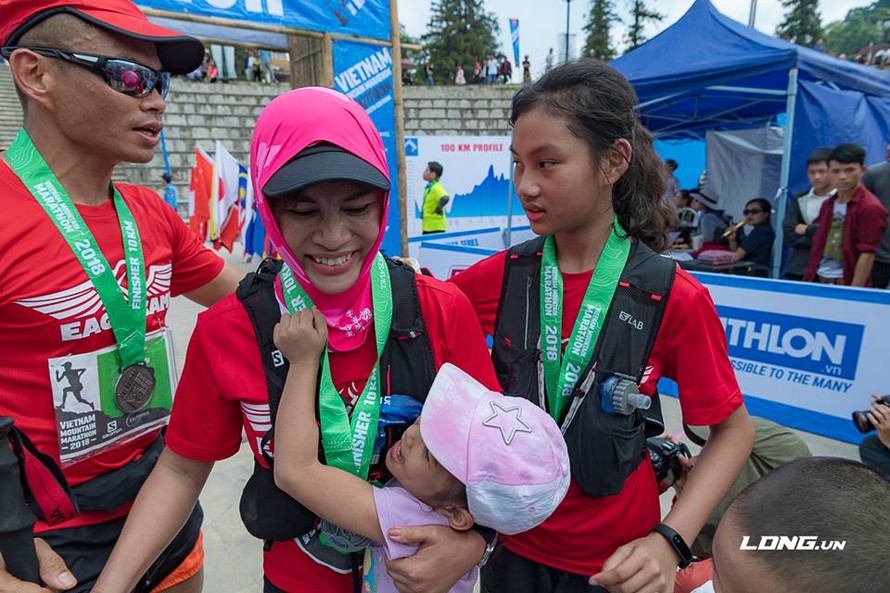 Gia đình luật sư Phạm Thành Long về đich sau giải chạy tại Sa Pa năm 2018