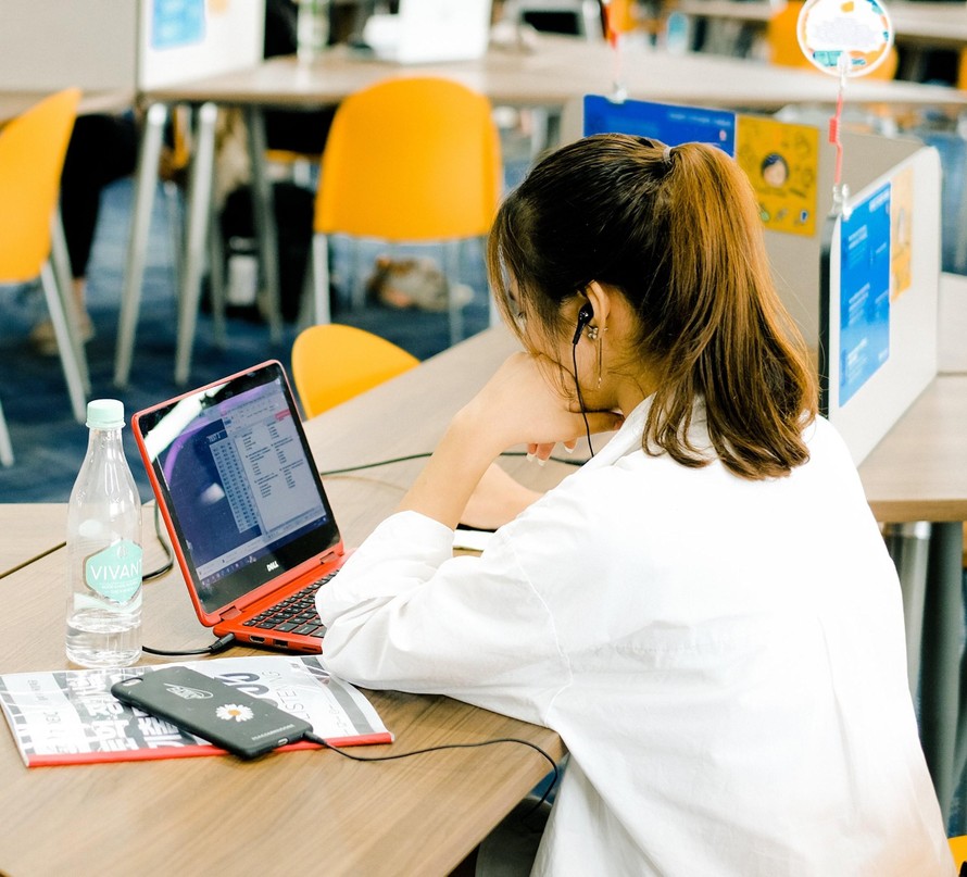 Sinh viên có thể lựa chọn học trực tuyến hoặc trực tiếp 